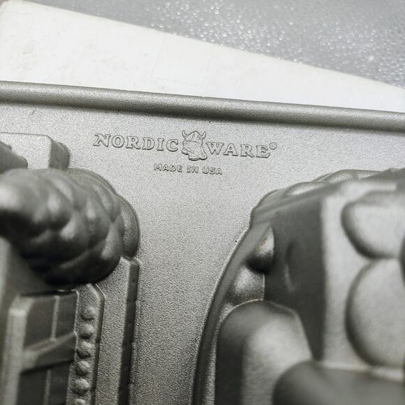 Nordic Ware Gingerbread House Duet Pan Cast Aluminum 5-Cup Holiday Bake - Picture 3 of 13